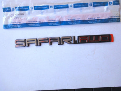 純正部品 95-05 GMC サファリ AWD フロントサイドドア ネームプレート エンブレム 15690679 SAFARI AWD Front Side D