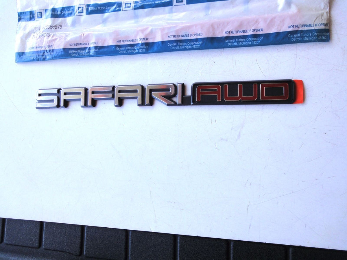 純正部品 95-05 GMC サファリ AWD フロントサイドドア ネームプレート エンブレム 15690679 SAFARI AWD Fr（3枚目）
