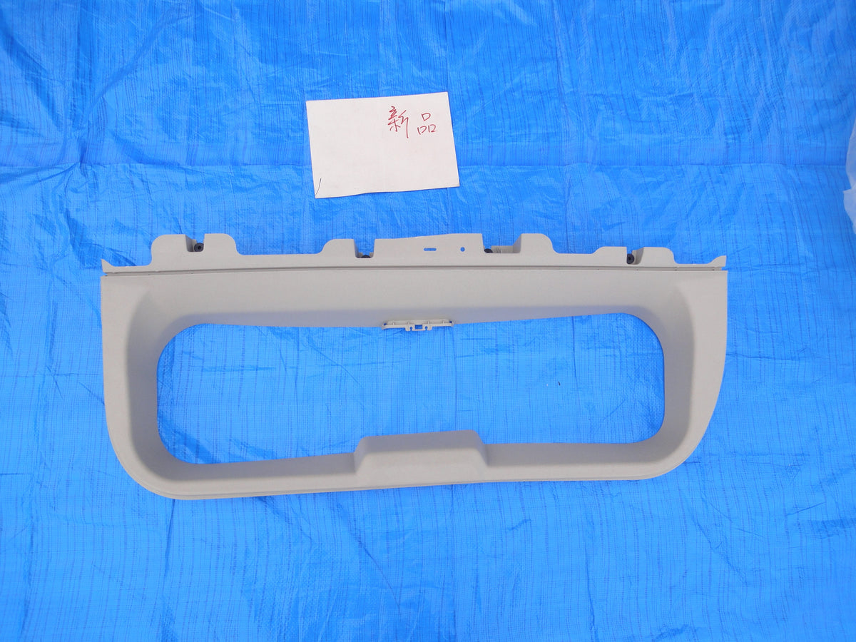 純正部品 06-10  ハマー H3 H3T リフトゲート 上部 トリム パネル 15780849 3.5L 3.7L 5.3L Lift Gate Upper Trim Finish  Panel  Hummer H3 H3T