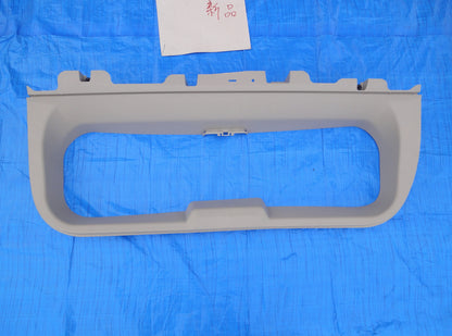 純正部品 06-10  ハマー H3 H3T リフトゲート 上部 トリム パネル 15780849 3.5L 3.7L 5.3L Lift Gate Upper Trim Finish  Panel  Hummer H3 H3T