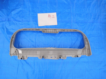 純正部品 06-10  ハマー H3 H3T リフトゲート 上部 トリム パネル 15780849 3.5L 3.7L 5.3L Lift Gate Upper Trim Finish  Panel  Hummer H3 H3T