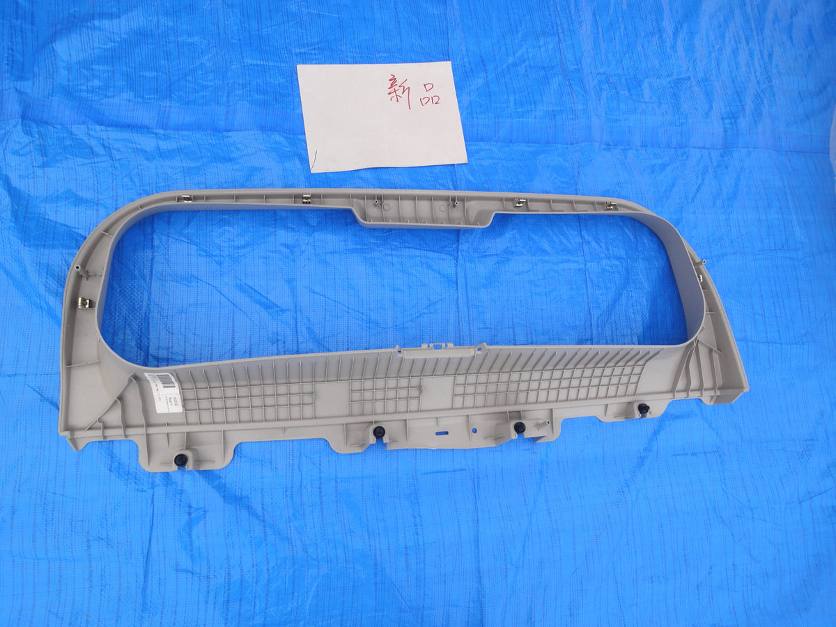 純正部品 06-10  ハマー H3 H3T リフトゲート 上部 トリム パネル 15780849 3.5L 3.7L 5.3L Lift Gate Upper Trim Finish  Panel  Hummer H3 H3T