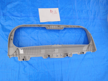 純正部品 06-10  ハマー H3 H3T リフトゲート 上部 トリム パネル 15780849 3.5L 3.7L 5.3L Lift Gate Upper Trim Finish  Panel  Hummer H3 H3T