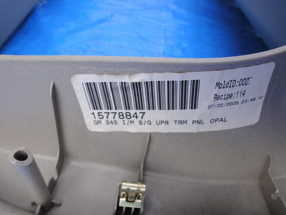 純正部品 06-10  ハマー H3 H3T リフトゲート 上部 トリム パネル 15780849 3.5L 3.7L 5.3L Lift Gate Upper Trim Finish  Panel  Hummer H3 H3T