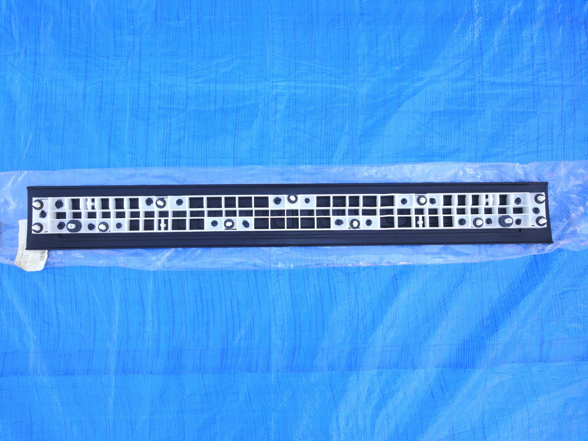 純正部品 ハマー Hummer H3 H3T リア フロア リア トリム プレート／ドア シル ロッカー プレート  15802797 Rear Floor Rear Trim Plate /Door Sill and Rocker Plate