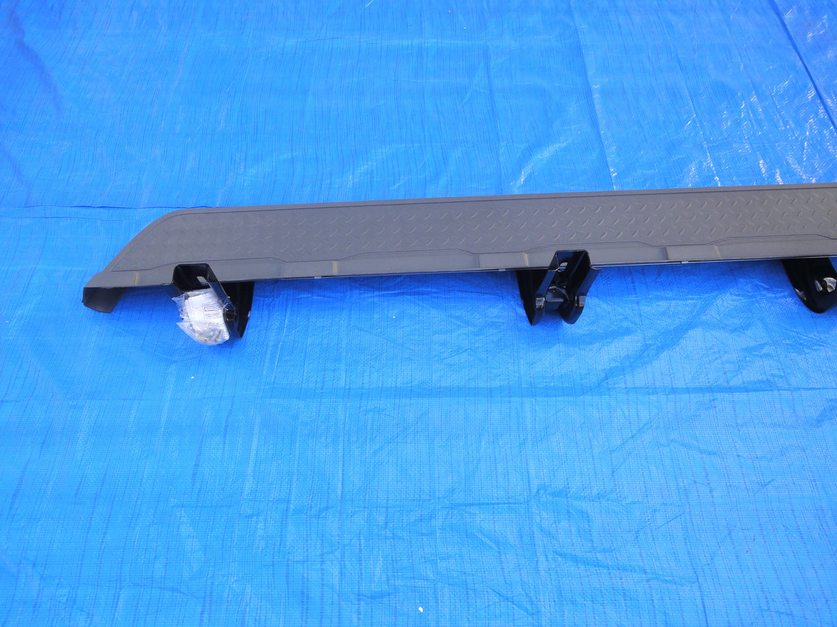 純正部品 02 シボレー サバーバン アバランチ 助手席 ランニング ボード ステップ 12490925 PASSENGER SIDE RUNNING BOARD Step