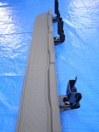 純正部品 02 シボレー サバーバン アバランチ 助手席 ランニング ボード ステップ 12490925 PASSENGER SIDE RUNNING BOARD Step