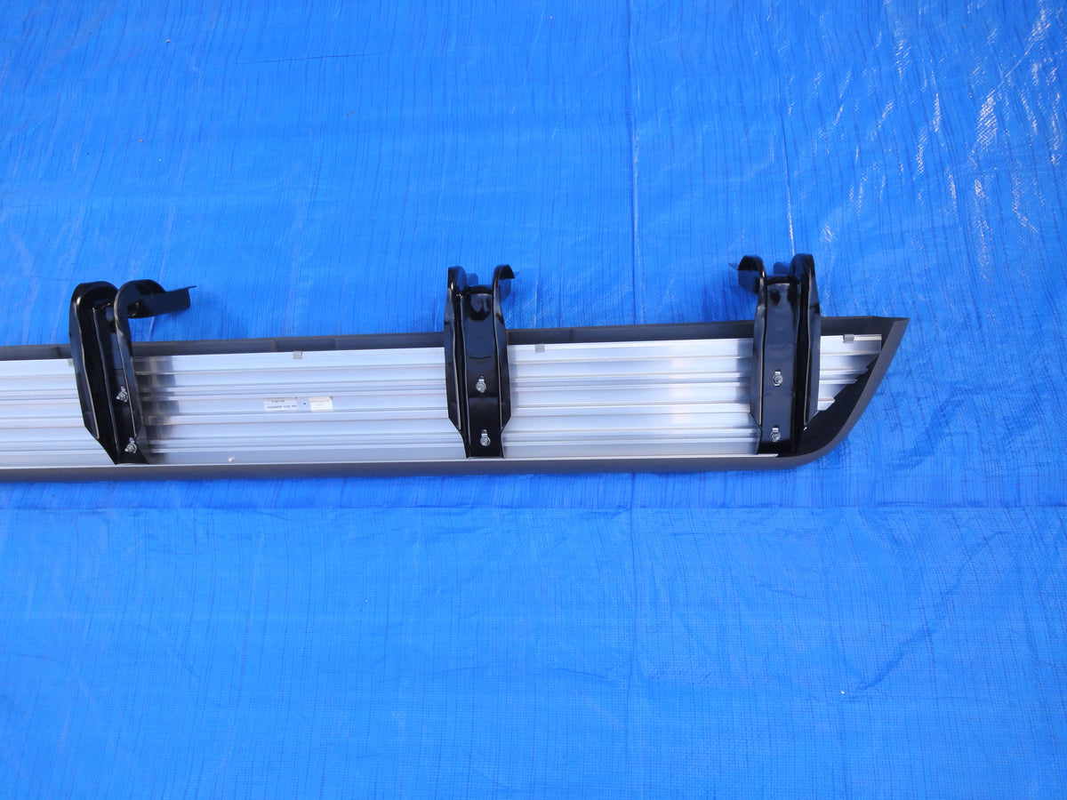 純正部品 02 シボレー サバーバン アバランチ 助手席 ランニング ボード ステップ 12490925 PASSENGER SIDE RUNNING BOARD Step