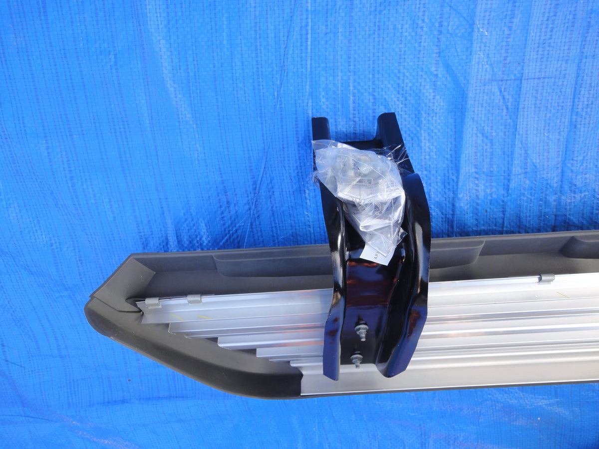 純正部品 02 シボレー サバーバン アバランチ 助手席 ランニング ボード ステップ 12490925 PASSENGER SIDE RUNNING BOARD Step