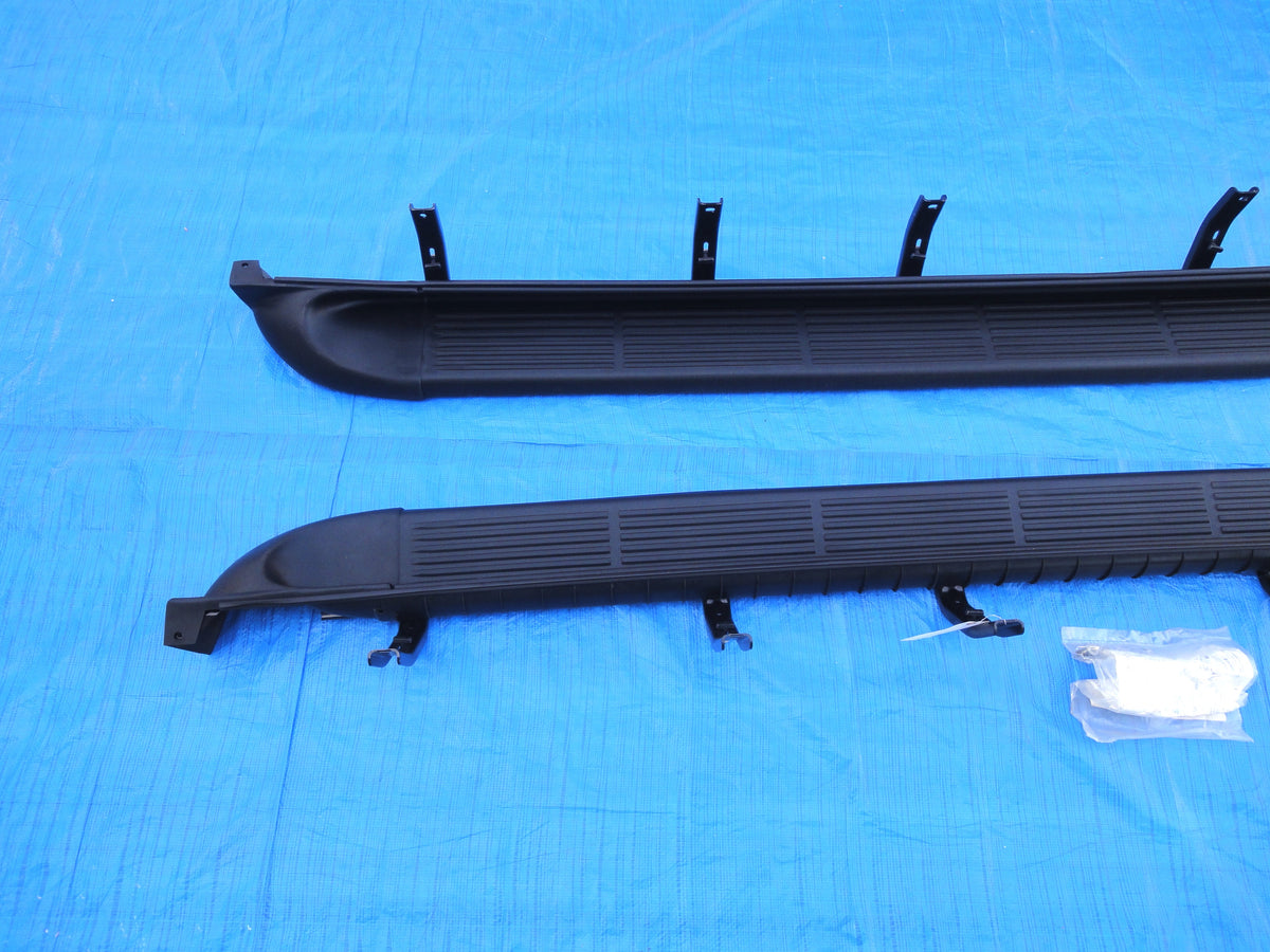 純正部品 シボレー GMC C1500 C2500 C3500 K1500 K2500 K3500 トラック truck サイドステップ ランニングボード アシスト ステップ ロッカー パネル 15705180 C / K ASSIST STEP TO ROCKER PANEL