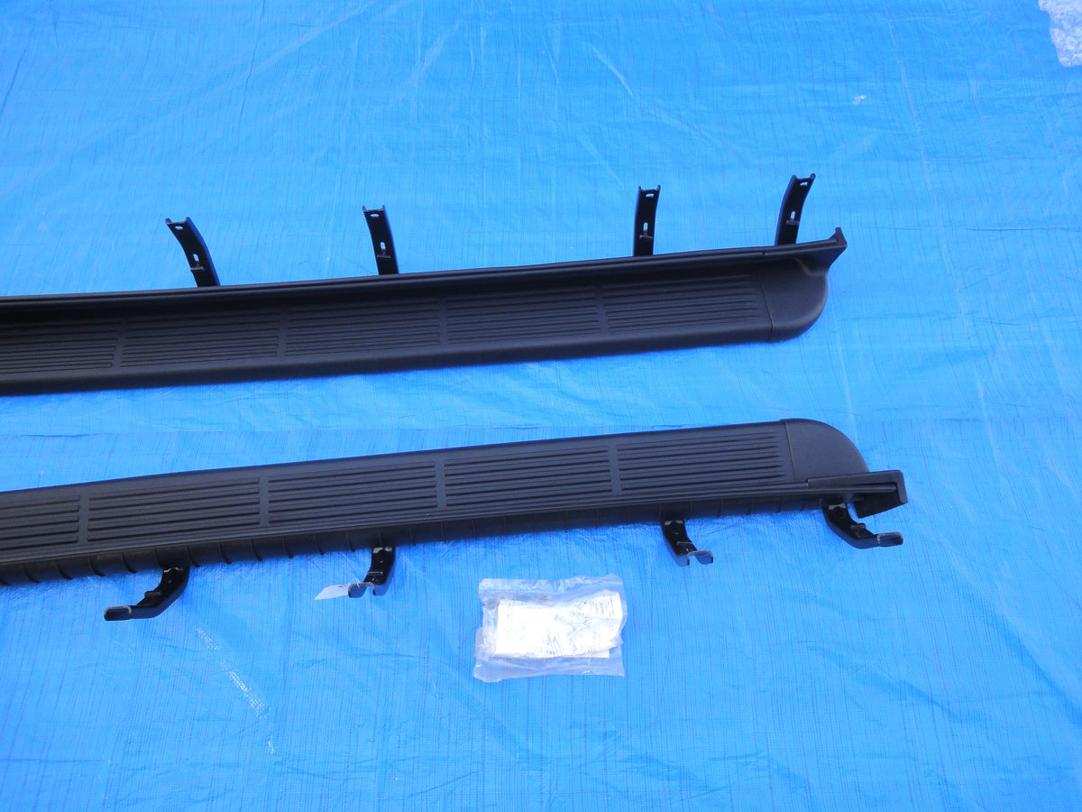 純正部品 シボレー GMC C1500 C2500 C3500 K1500 K2500 K3500 トラック truck サイドステップ ランニングボード アシスト ステップ ロッカー パネル 15705180 C / K ASSIST STEP TO ROCKER PANEL