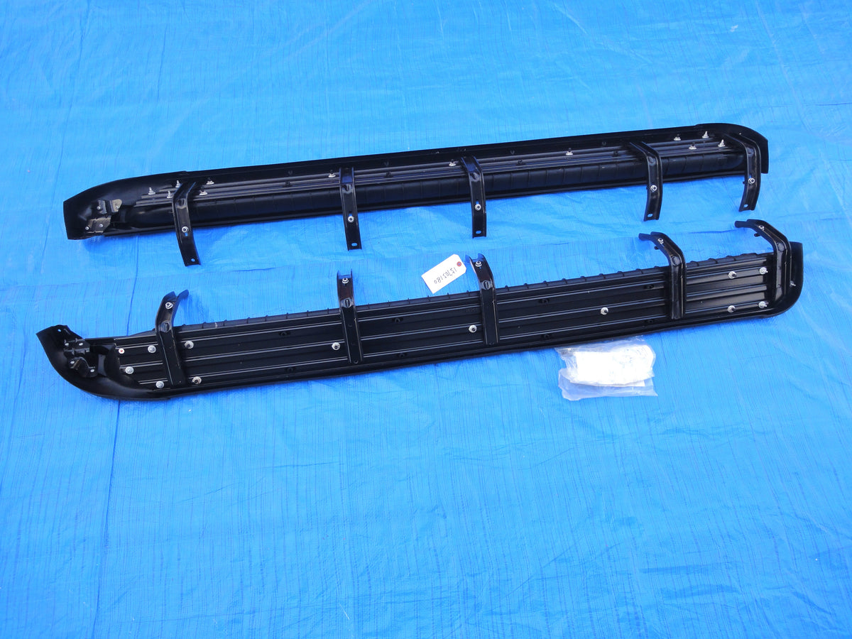 純正部品 シボレー GMC C1500 C2500 C3500 K1500 K2500 K3500 トラック truck サイドステップ ランニングボード アシスト ステップ ロッカー パネル 15705180 C / K ASSIST STEP TO ROCKER PANEL