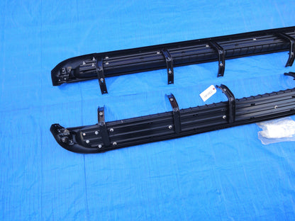 純正部品 シボレー GMC C1500 C2500 C3500 K1500 K2500 K3500 トラック truck サイドステップ ランニングボード アシスト ステップ ロッカー パネル 15705180 C / K ASSIST STEP TO ROCKER PANEL