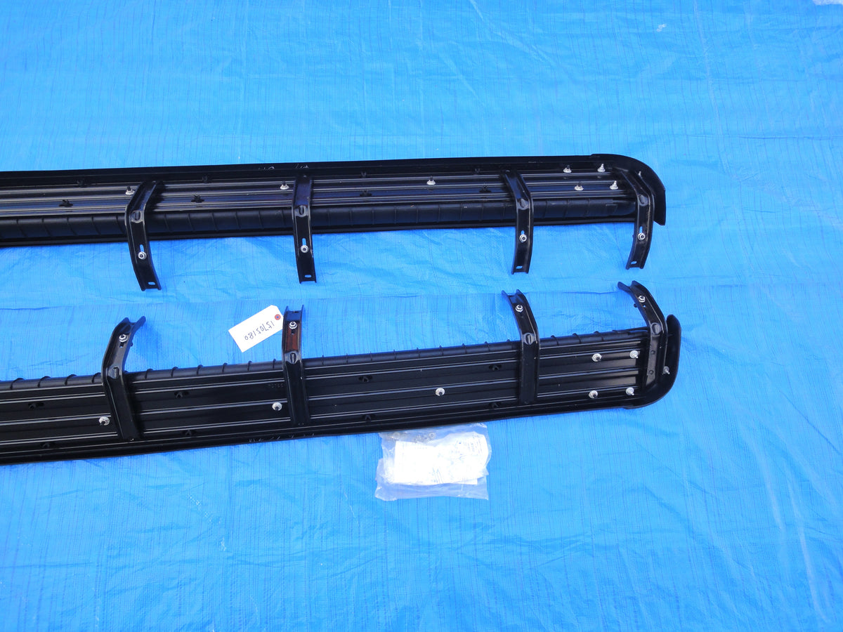 純正部品 シボレー GMC C1500 C2500 C3500 K1500 K2500 K3500 トラック truck サイドステップ ランニングボード アシスト ステップ ロッカー パネル 15705180 C / K ASSIST STEP TO ROCKER PANEL