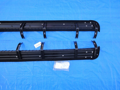 純正部品 シボレー GMC C1500 C2500 C3500 K1500 K2500 K3500 トラック truck サイドステップ ランニングボード アシスト ステップ ロッカー パネル 15705180 C / K ASSIST STEP TO ROCKER PANEL